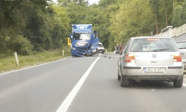 Dvije saobraćajne nesreće kod Tuzle: Više osoba povrijeđeno