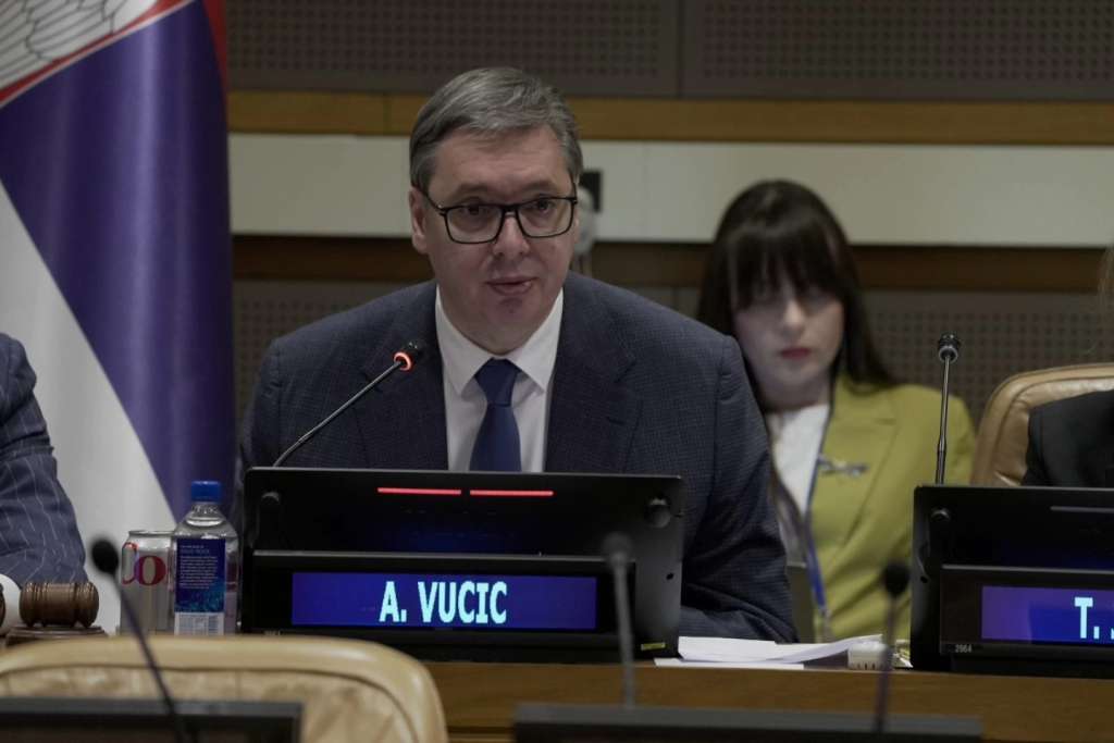 "Od Pacifika do Kariba": Vučić pomrsio konce predlagačima rezolucije o Srebrenici