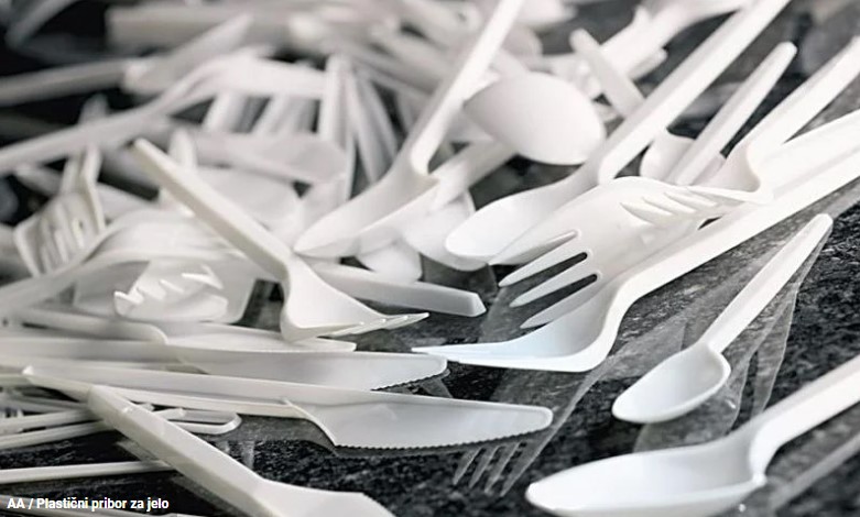Još jedna zemlja zabranila plastični pribor za jelo i tanjire za jednokratnu upotrebu
