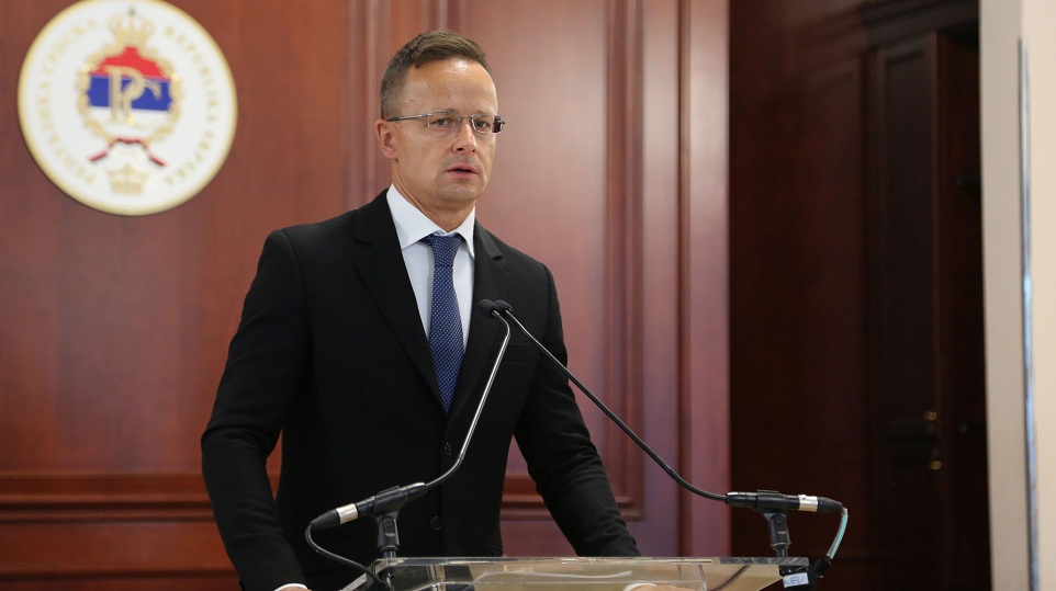 Sijarto najavio da će Mađarska glasati protiv Rezolucije o Srebrenici