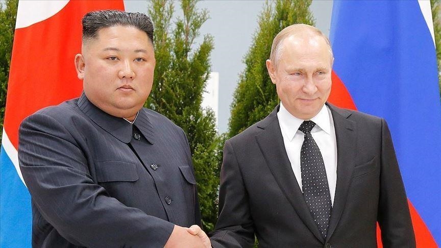 Vladimir Putin poklonio ruski automobil Kim Jong-unu