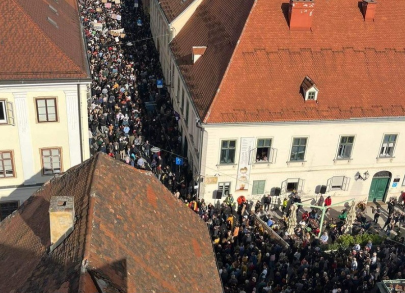 Protest opozicije u Zagrebu: DOSTA JE!