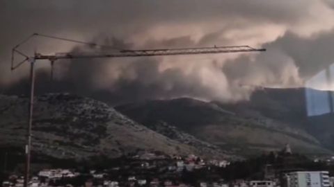 Prizori kao iz horor filma: Pogledajte trenutak dolaska nevremena u Trebinje (VIDEO)