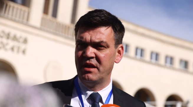 Ustavni sud RS će uvažiti vitalni interes Bošnjaka da bi spasio Dodika