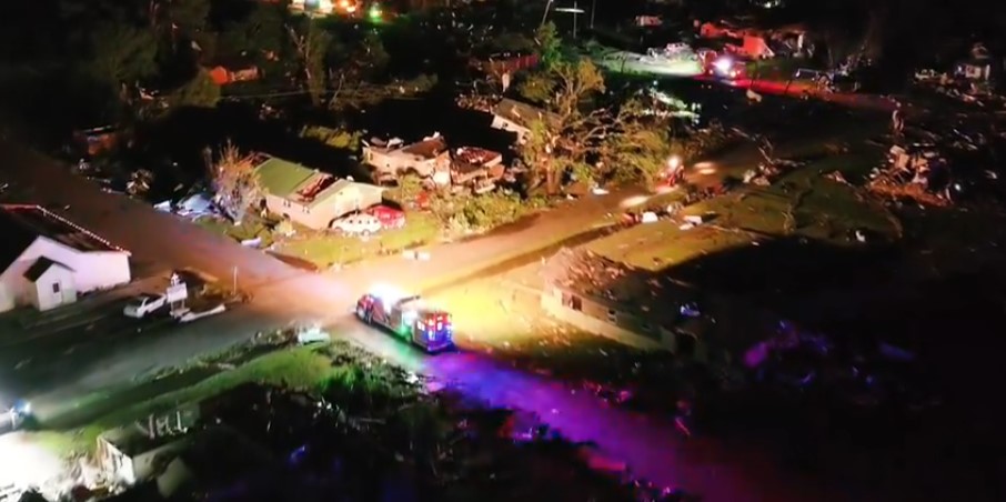 Džinovski tornado u SAD: Oluja prijeti da uništi cijeli grad, ima i mrtvih (VIDEO)