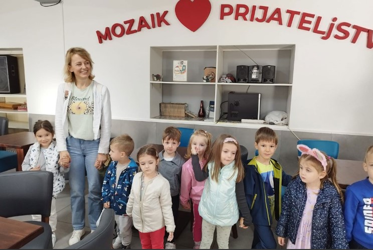 "HVALA OD SRCA MALI DRUGARI": Najmlađi sugrađani uručili donaciju javnoj kuhinji