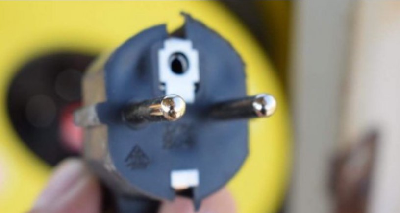 Električar otkrio koji mali kućni uređaj treba isključiti preko noći: Račun za struju će biti manji