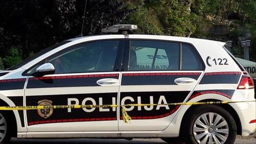 Incident u sarajevskom naselju Pofalići: Muškarac mačetom razbijao sve oko sebe, reagovala policija