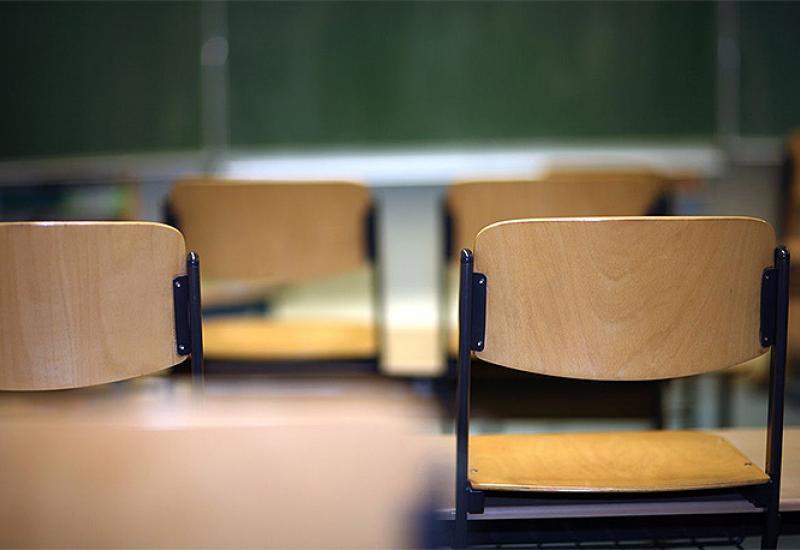 Učiteljica dobila otkaz, učenici bojkotuju nastavu