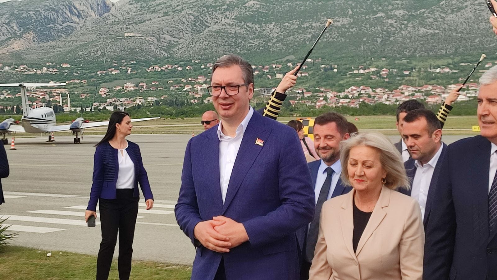 Vučič doputovao u Mostar prvim direktnim letom "Er Srbije"
