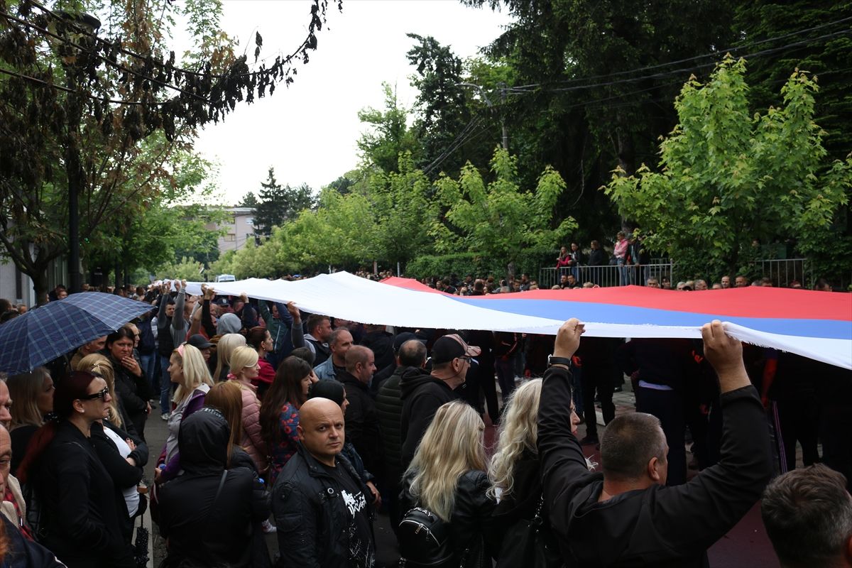U Zvečanu počeo novi protest srpskih građana, razvijena zastava od 250 metara