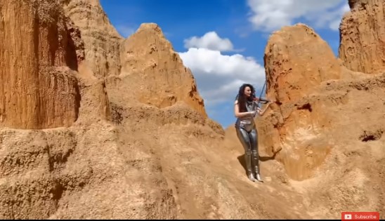 Promocija ljepota BiH: Violinistkinja snimila spot na Pješčanim piramidama i Bjelašnici
