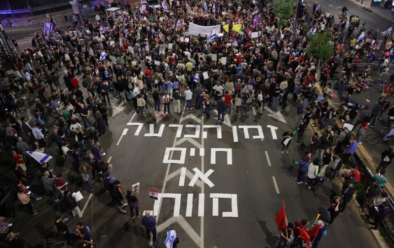 "Prihvati prekid vatre ili će ulice gorjeti": Građani blokirali ulice Tel Aviva