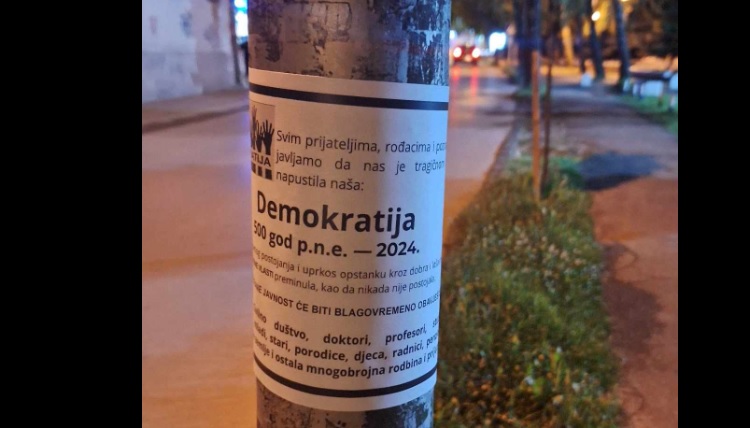 U više gradova Republike Srpske osvanule smrtovnice Demokratiji