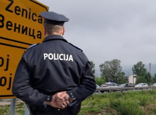 Oglasila se policija: Vozač bježao od Žepča do Zenice, uspio je pobjeći