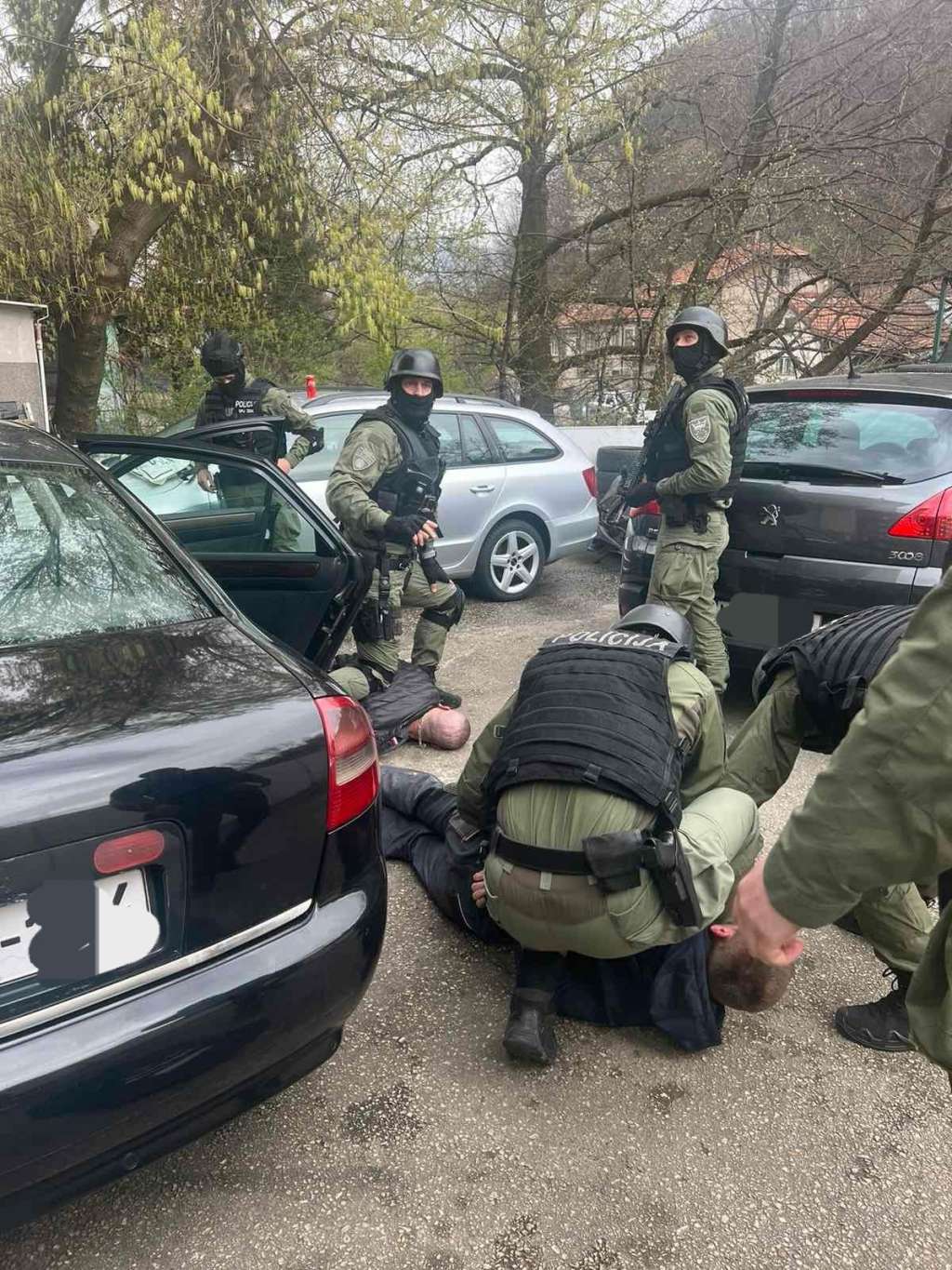 Akcija 'Meta II' - Pretresi u Zenici i Banjaluci, uhapšeno više osoba, pronađena droga i oružje