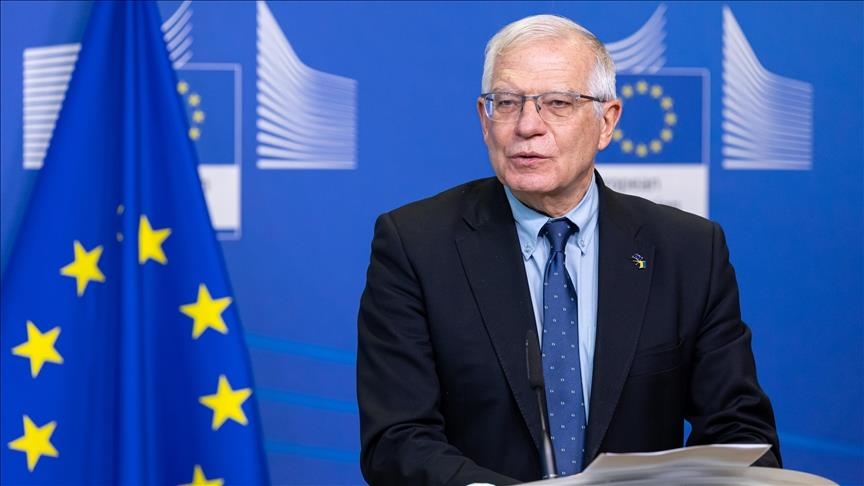 Josep Borrell: „U središtu oluje“